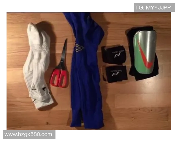 足球星球袜正确穿法全解析轻松学会打造专业球员穿袜技巧